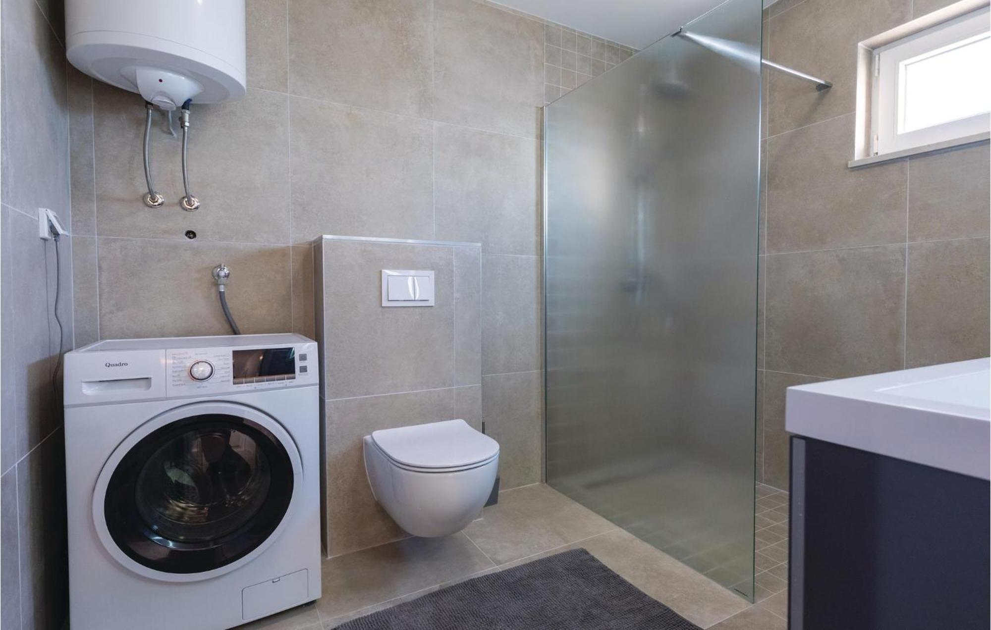 Awesome Apartment In Blace With House Sea View Ngoại thất bức ảnh